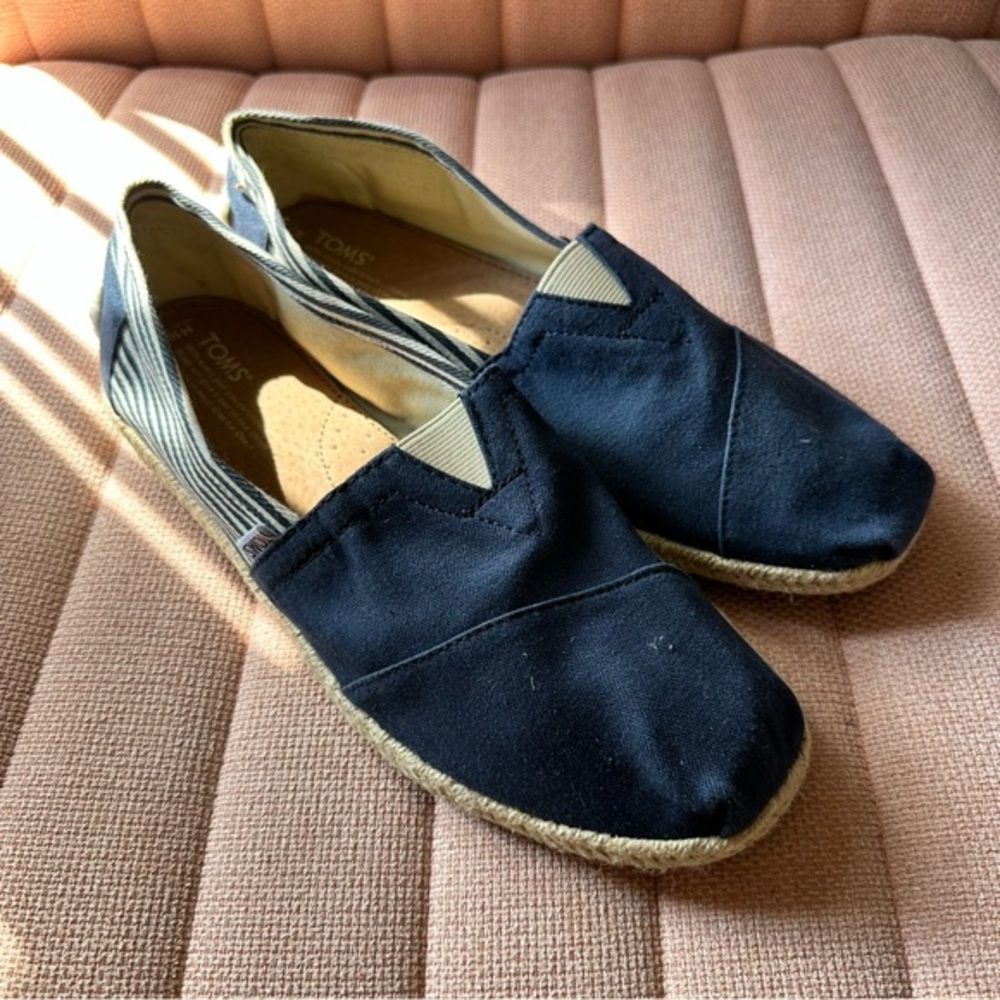TOMS Men’s Size 10 | Classic University Navy & White Stripe